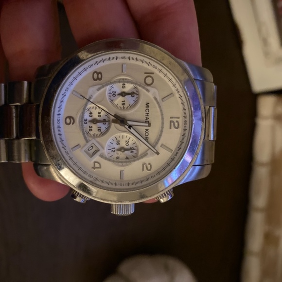 Unisex Michael kors watch - Picture 2 of 3